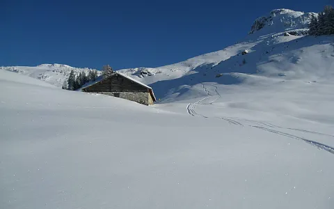 kam_002845_almhuetteamschwarzkogelmittiefschneespuren_fotografkatharinaszuecs.jpg