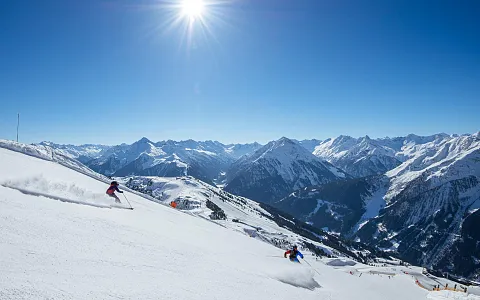1_sonnenskilauf_am_hintertuxer_gletscher_1.jpeg